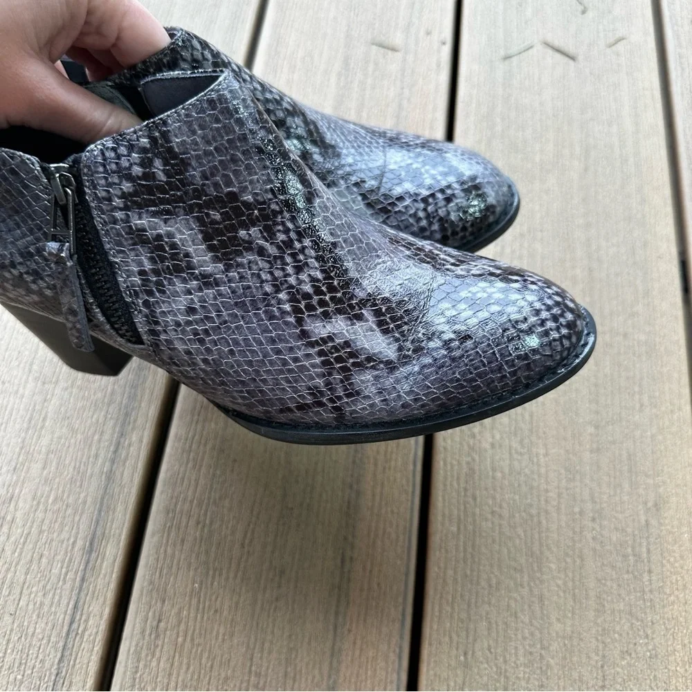 Vionic Taber Snakeskin Print Leather Booties Zip Details Size 6.5 Women’s